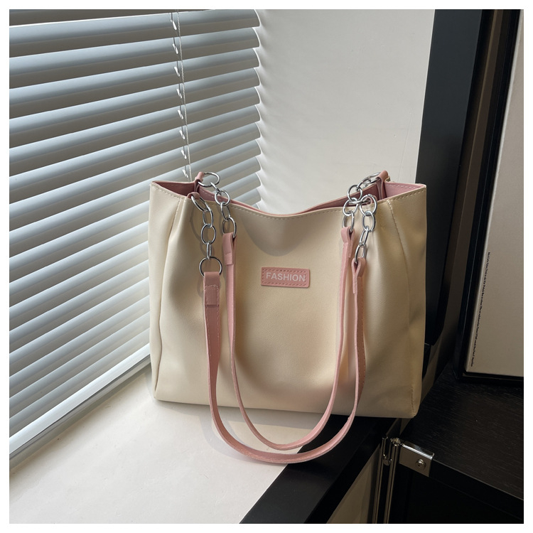 Τσάντα ώμου PU δέρμα — αστικός μινιμαλισμός, φερμουάρ, οριζόντιο τετράγωνο σχήμα (Άνοιξη 2025)