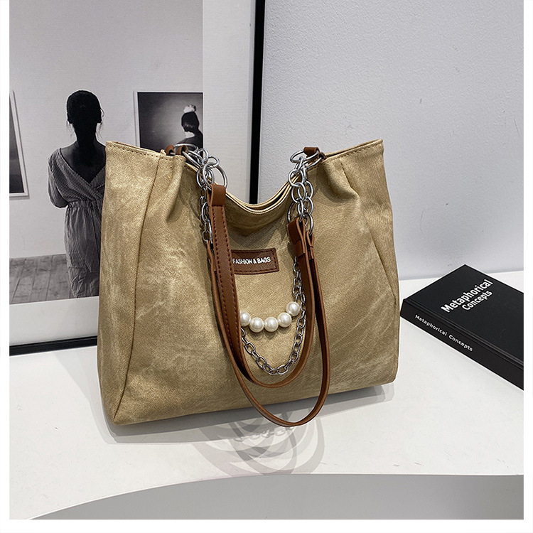 Τσάντα ώμου από PU δέρμα με επένδυση νάιλον, κλείσιμο με φερμουάρ, εσωτερικά τσεπάκια για κινητό και έγγραφα, 3D δομή, κάθετο τετράγωνο σχήμα, κυκλοφορία Χειμώνας 2024