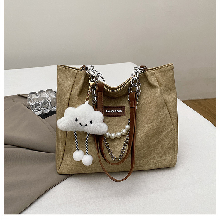 Τσάντα ώμου από PU δέρμα με επένδυση νάιλον, κλείσιμο με φερμουάρ, εσωτερικά τσεπάκια για κινητό και έγγραφα, 3D δομή, κάθετο τετράγωνο σχήμα, κυκλοφορία Χειμώνας 2024