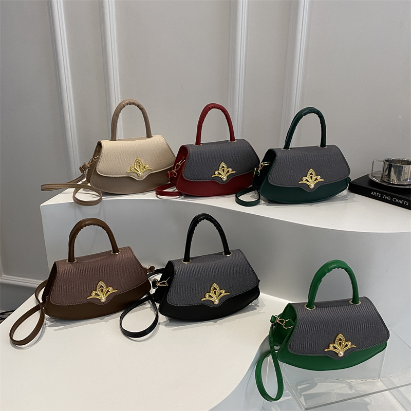 PU anyagú válltáska, városi egyszerű stílus, vízszintes négyzet alakú, cipzáras nyitás, poliészter bélés