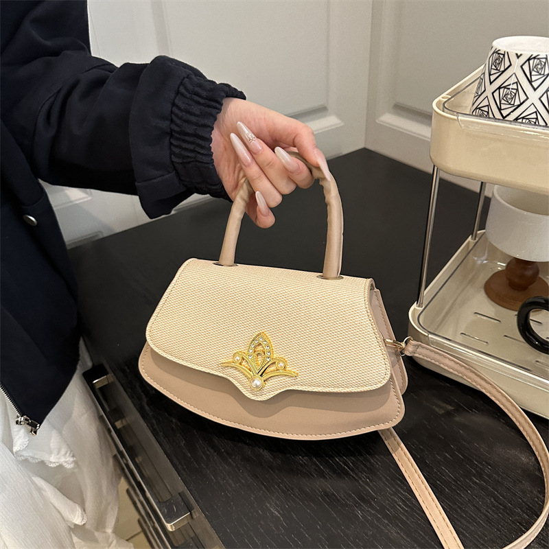 PU anyagú válltáska, városi egyszerű stílus, vízszintes négyzet alakú, cipzáras nyitás, poliészter bélés