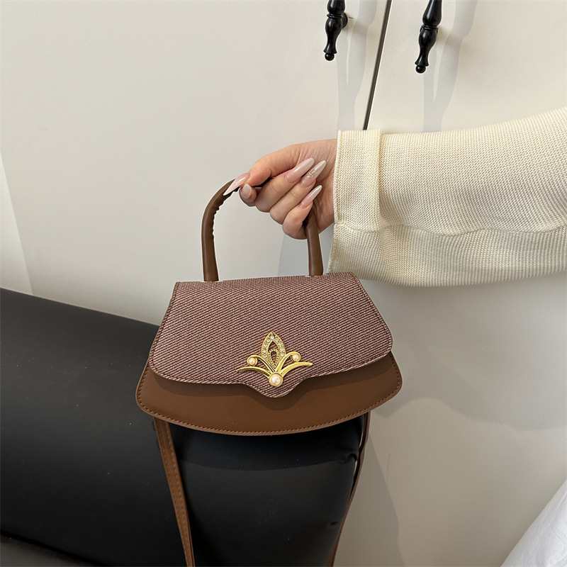 PU anyagú válltáska, városi egyszerű stílus, vízszintes négyzet alakú, cipzáras nyitás, poliészter bélés