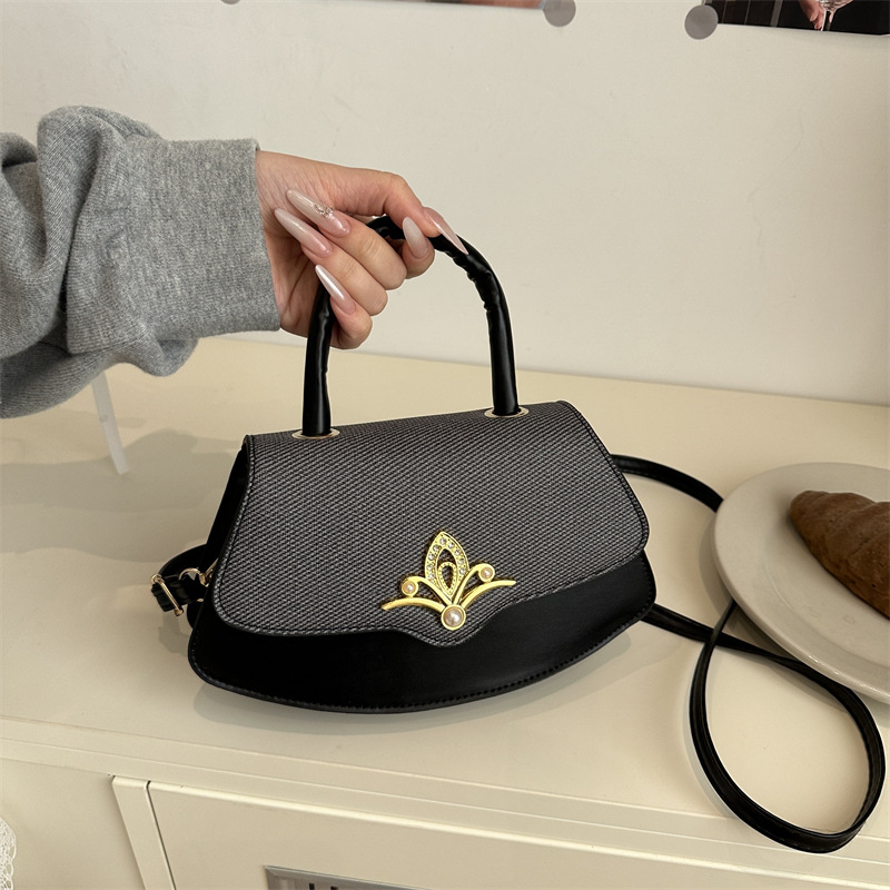 PU anyagú válltáska, városi egyszerű stílus, vízszintes négyzet alakú, cipzáras nyitás, poliészter bélés