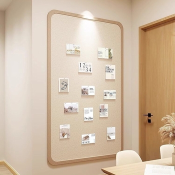 Filc naljepnica za zid s motivima: pejzaži, geometrijski obrasci, drveni uzorak i tekst; pogodna za dnevni boravak, spavaću sobu ili radni prostor