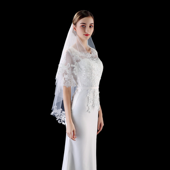 Vjenčani dodatak za kosu: dvostruki sloj vela, ukosnica za kosu i čipkasta appliqué