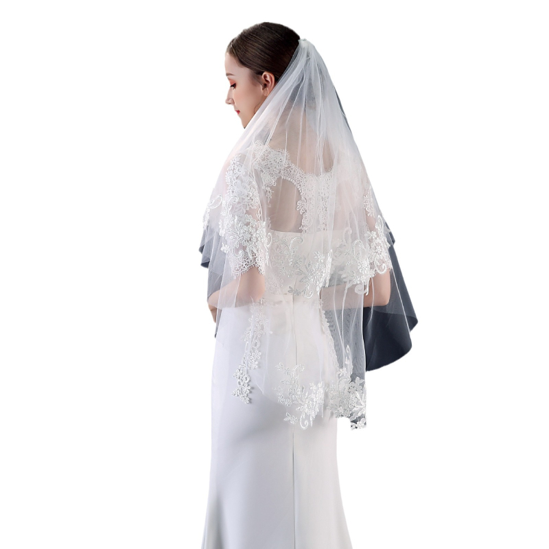 Vjenčani dodatak za kosu: dvostruki sloj vela, ukosnica za kosu i čipkasta appliqué