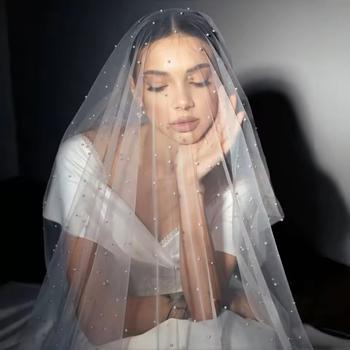 Menyasszonyi fátyol hálós anyagból gyöngyökkel, könyökhosszú, testreszabható dizájn