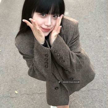 Дамско вълнено палто, средна дебелина, редовна версия, костюмна яка, едноредово закопчаване, дълги ръкави