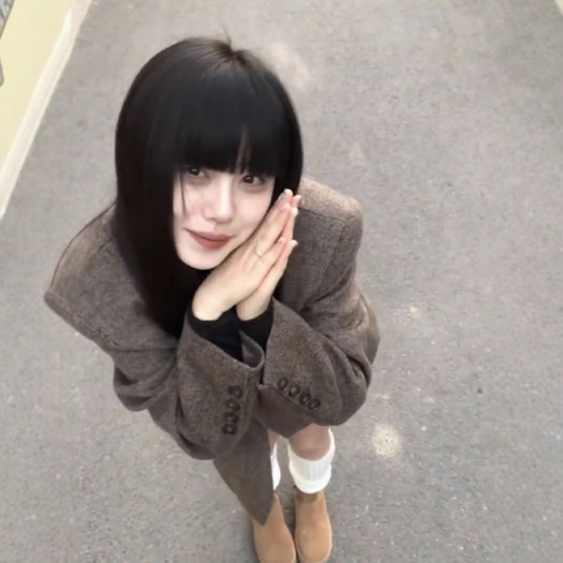 Дамско вълнено палто, средна дебелина, редовна версия, костюмна яка, едноредово закопчаване, дълги ръкави