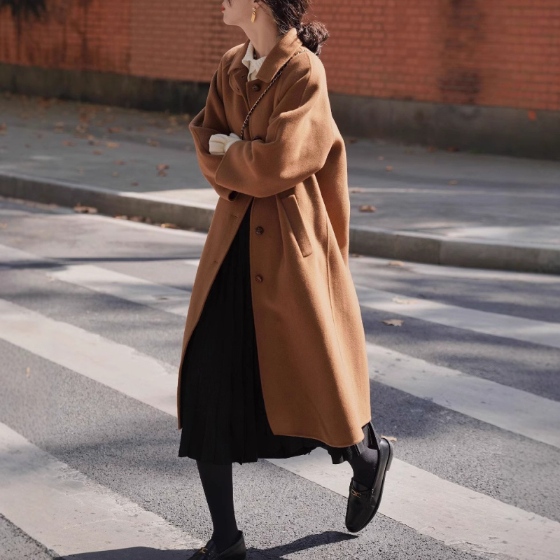 Дамско вълнено палто, 90-95% вълна, дебела материя, средна дължина (65-80 см)