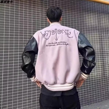 Baseball jakna sa slovima šivanim i kontrastnim detaljem — širok kroj, stojeći ovratnik, patentni zatvarač, glavna tkanina: najlon 70%, proljeće 2025