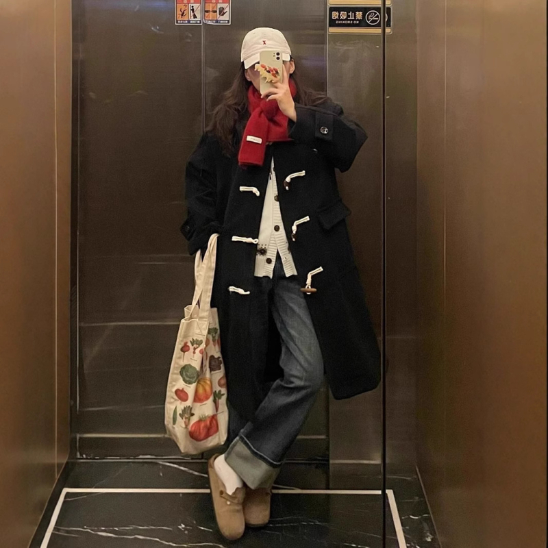 Квилтирано вълнено палто с яка от косъм, дълги ръкави, къса дължина, спандекс материя