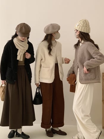 Дамско палто от агнешка вълна, свободна кройка, къс модел, V-образно деколте, реглан ръкави