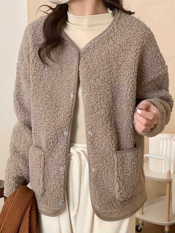 Дамско палто от агнешка вълна, свободна кройка, къс модел, V-образно деколте, реглан ръкави