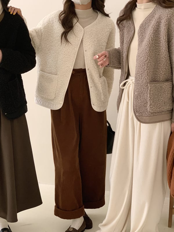 Дамско палто от агнешка вълна, свободна кройка, къс модел, V-образно деколте, реглан ръкави