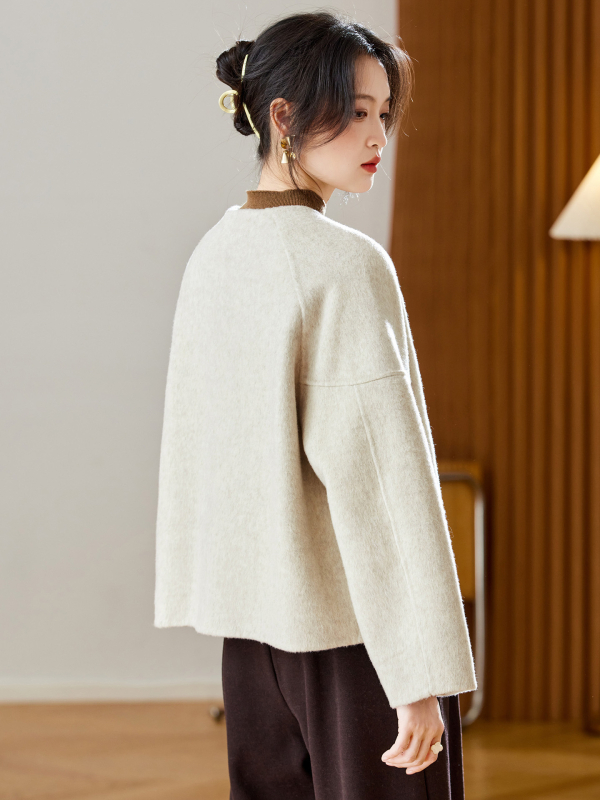 Дамско палто от вълнена смес, еднотонно, кръгло деколте, реглан ръкави, къс модел, пролет 2026