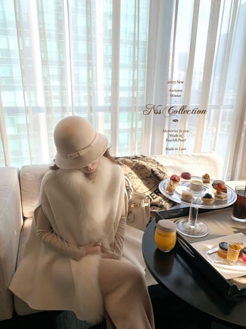 Дамски вълнен плащ-пелерина с каре и яка от лисича козина, 70–80% вълна, стил плащ-пелерина