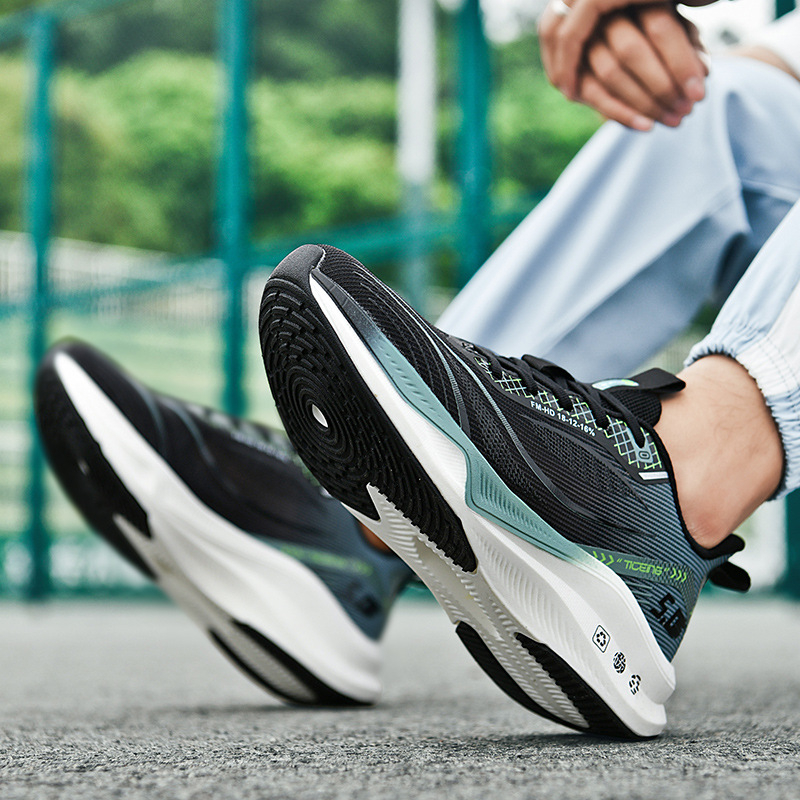 Felnőtt futócipő – lélegző hálós felsőrész, alacsony szár, rugalmas zárószalag, csúszásmentes gumitalp, kerek orr, uniszex