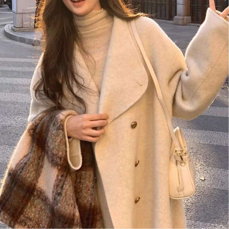 Női vastag gyapjúkabát, dupla gombos, galléros, hosszú fazon, lazán szabott, brit stílus