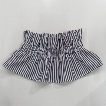 Levehető gallér fodorral, csíkos poliészter, vintage stílus, gyártási szám 1224242, 2025 tavasz.