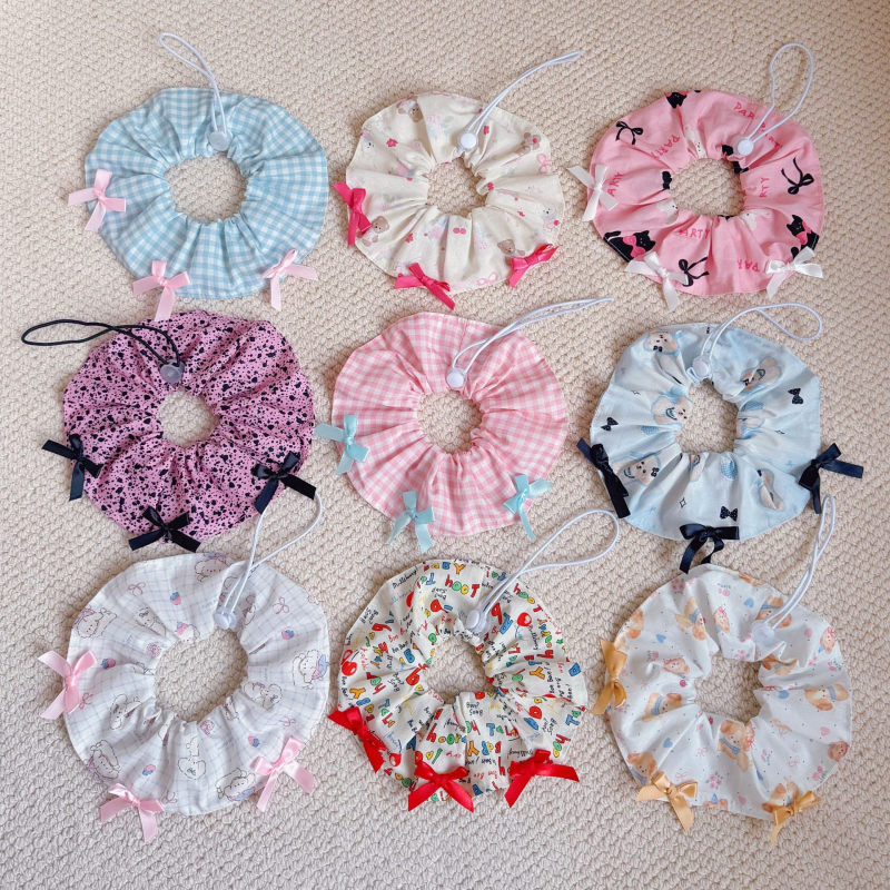 Υφασμάτινο φουλάρι-μπιμπ για γάτες και σκύλους | Σχέδιο με καρδιά, χρωματικά μπλοκ και πουά | Χαλαστό στυλ (Υλικό: ύφασμα; Κατηγορία: Ρούχα κατοικίδιων)