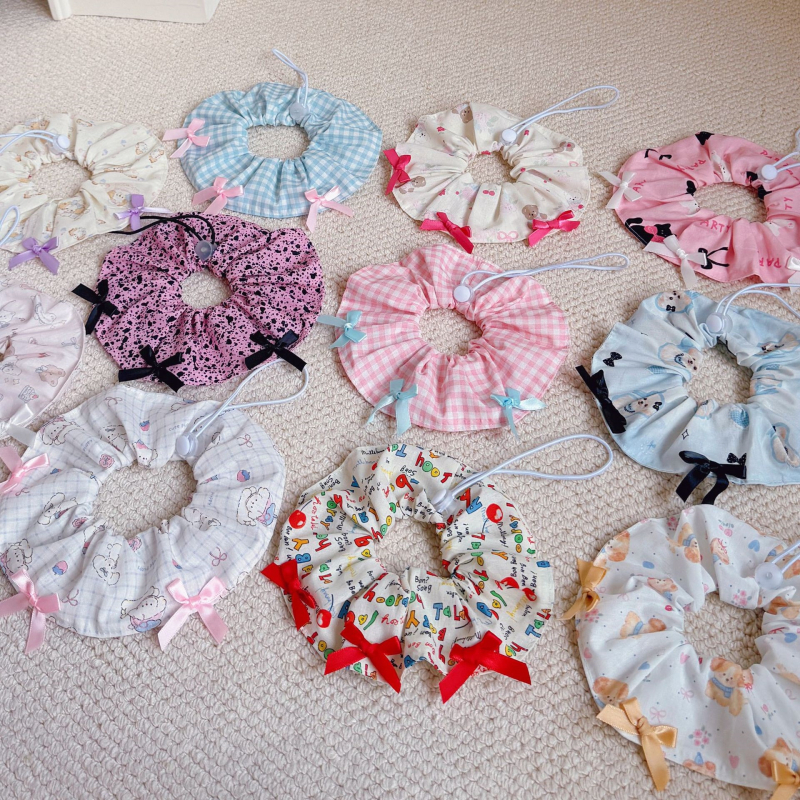 Υφασμάτινο φουλάρι-μπιμπ για γάτες και σκύλους | Σχέδιο με καρδιά, χρωματικά μπλοκ και πουά | Χαλαστό στυλ (Υλικό: ύφασμα; Κατηγορία: Ρούχα κατοικίδιων)