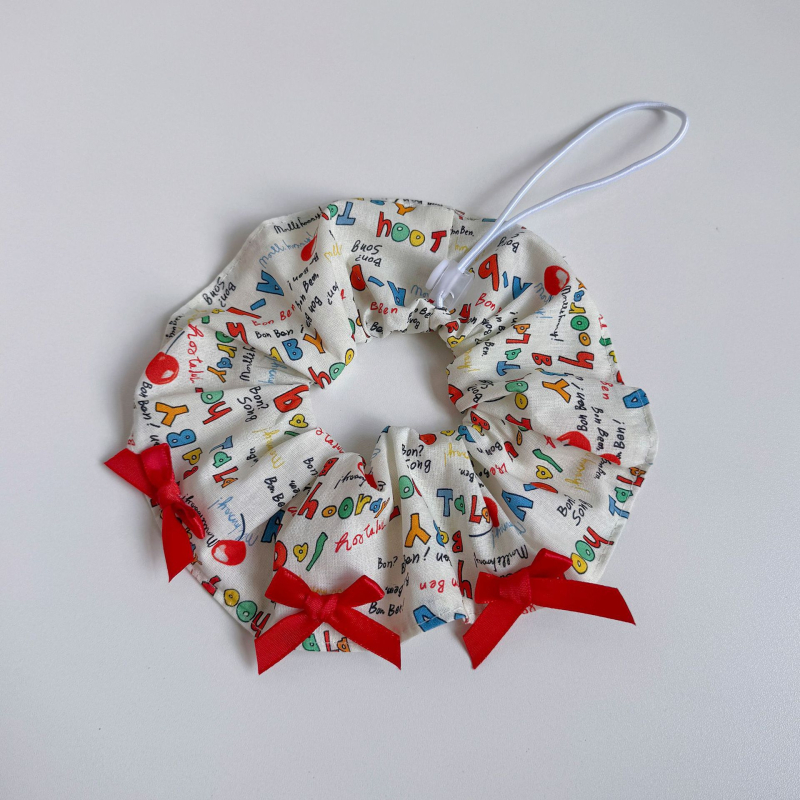 Υφασμάτινο φουλάρι-μπιμπ για γάτες και σκύλους | Σχέδιο με καρδιά, χρωματικά μπλοκ και πουά | Χαλαστό στυλ (Υλικό: ύφασμα; Κατηγορία: Ρούχα κατοικίδιων)