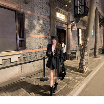 Női gyapjú kabát kapucnival, bő fazon, középhosszú (65-80 cm), 70-80% gyapjú, fűzős záródás