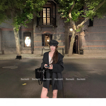 Női gyapjú kabát kapucnival, bő fazon, középhosszú (65-80 cm), 70-80% gyapjú, fűzős záródás