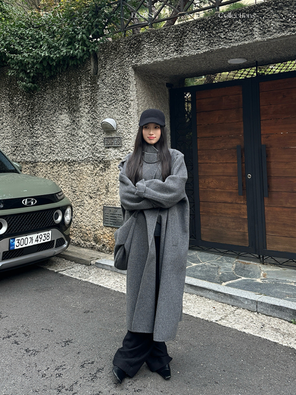 Női gyapjúkabát álló gallérrel, hosszú, vastag anyagú, egyszínű, két soros gombolás