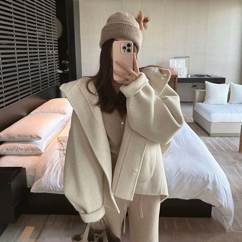 Ženski vuneni kaput s kapuljom, srednje duljine, labavi kroj, gradski stil