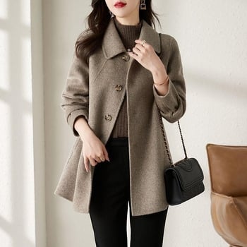 Hepburn stílusú középhosszú kabát, karcsúsított szabás, egysoros záródás, poliészter-elasztán keverék