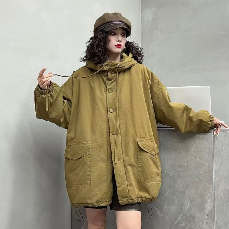 Ženski puffer kaput s kapuljačom od pamuka, retro stil, srednje duljine, dugi rukavi, zima 2025