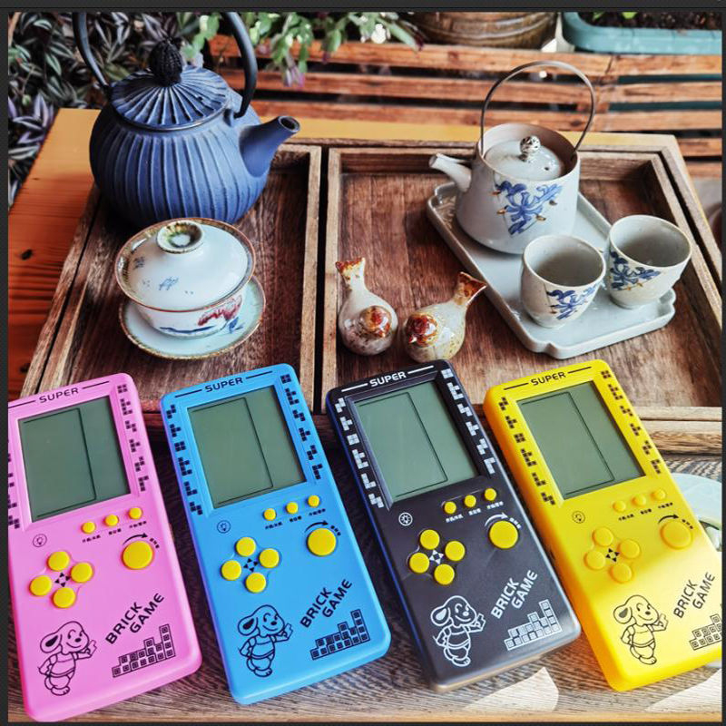 Új hordozható Tetris konzol – egyjátékos, 14+ éves, nosztalgikus retró stílus.