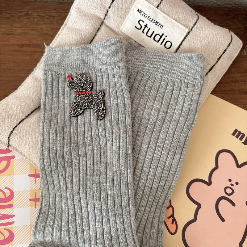 Dámske bavlnené stredne dlhé ponožky so šteniatkom a krištálmi, absorbujú pot, 70-80% bavlna, jeseň