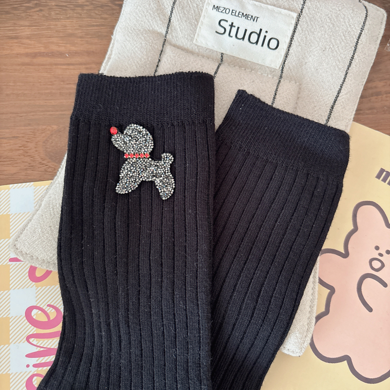 Dámske bavlnené stredne dlhé ponožky so šteniatkom a krištálmi, absorbujú pot, 70-80% bavlna, jeseň