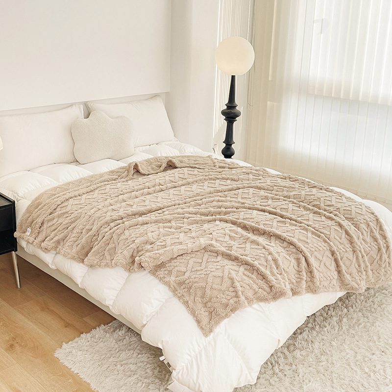 Cut Velvet deka — Polyester, 800–1000 g, za sve sezone, stil Light Luxury