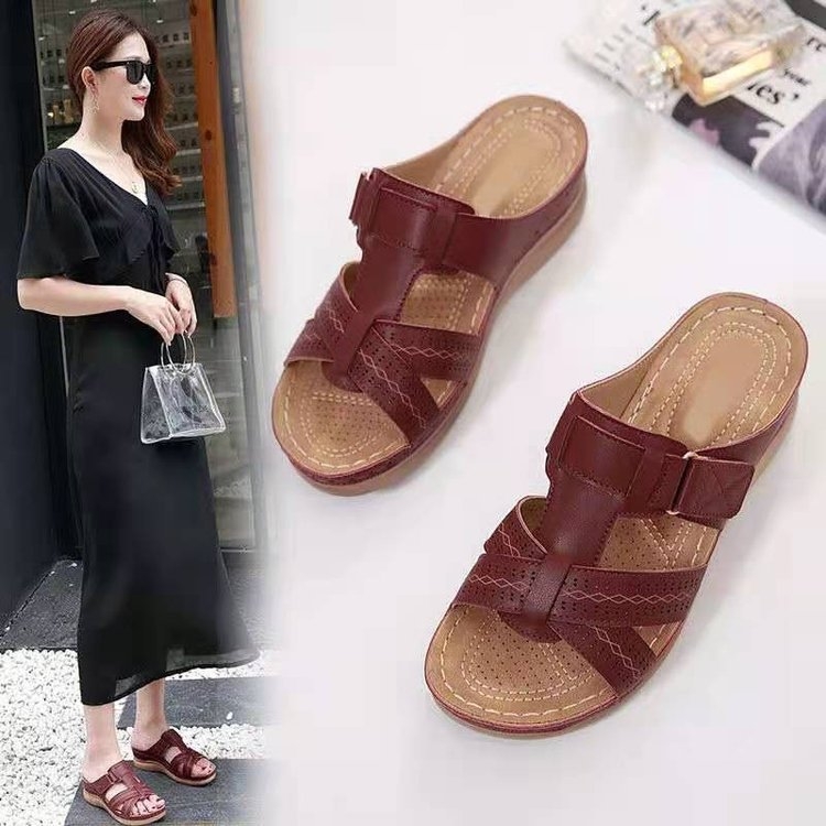 Ženske platforme sandale s prorezanim dizajnom i prugastim uzorkom, slip-on, PU gornji dio, gumeni potplat, okrugli vrh