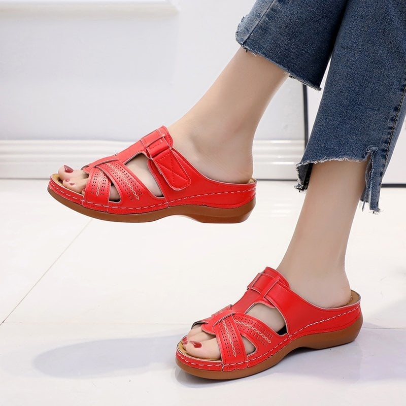 Ženske platforme sandale s prorezanim dizajnom i prugastim uzorkom, slip-on, PU gornji dio, gumeni potplat, okrugli vrh
