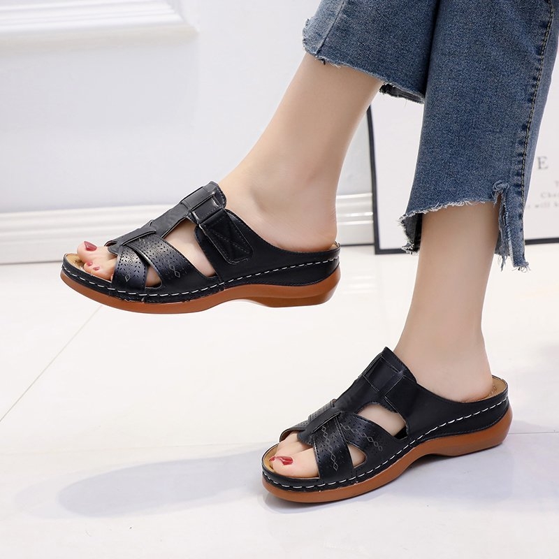 Ženske platforme sandale s prorezanim dizajnom i prugastim uzorkom, slip-on, PU gornji dio, gumeni potplat, okrugli vrh