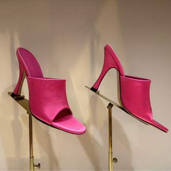 Valódi bőr wedge szandál – négyszögletes orrú, gyapjú bélés, bőr talp, magassarkú >8 cm, tavasz-nyár 2025