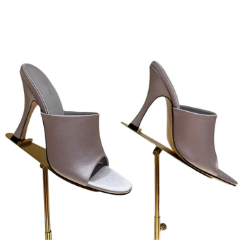 Valódi bőr wedge szandál – négyszögletes orrú, gyapjú bélés, bőr talp, magassarkú >8 cm, tavasz-nyár 2025