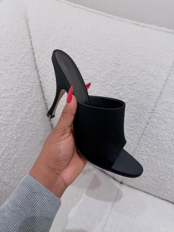 Valódi bőr wedge szandál – négyszögletes orrú, gyapjú bélés, bőr talp, magassarkú >8 cm, tavasz-nyár 2025