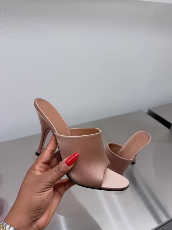 Valódi bőr wedge szandál – négyszögletes orrú, gyapjú bélés, bőr talp, magassarkú >8 cm, tavasz-nyár 2025