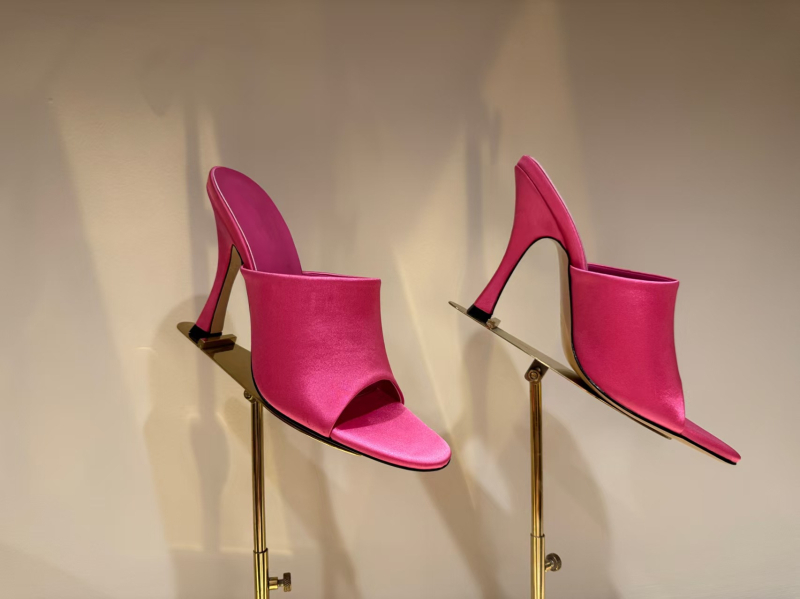 Valódi bőr wedge szandál – négyszögletes orrú, gyapjú bélés, bőr talp, magassarkú >8 cm, tavasz-nyár 2025