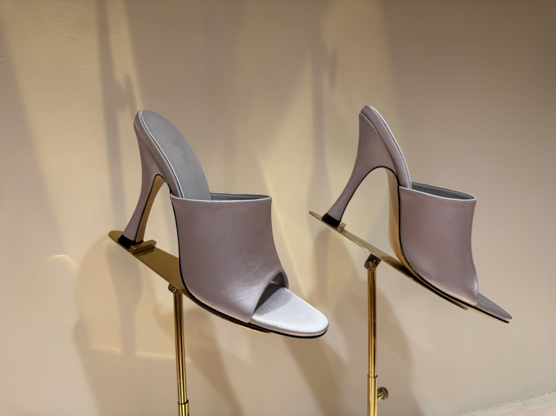 Valódi bőr wedge szandál – négyszögletes orrú, gyapjú bélés, bőr talp, magassarkú >8 cm, tavasz-nyár 2025