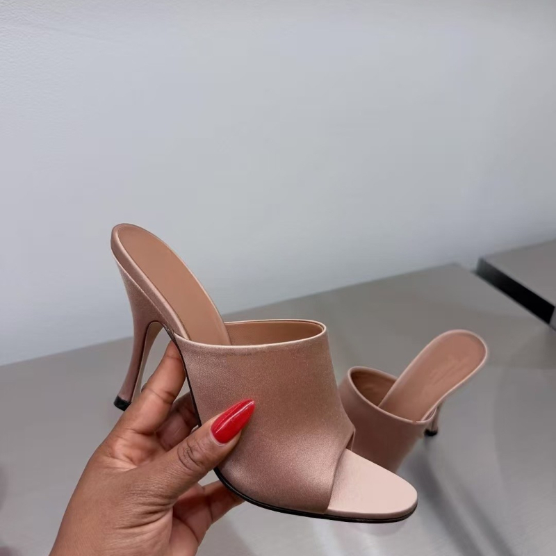 Valódi bőr wedge szandál – négyszögletes orrú, gyapjú bélés, bőr talp, magassarkú >8 cm, tavasz-nyár 2025