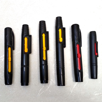 Lens pen s tekućim čistilom; materijali: plast, semiš, vuna; OEM proizvodnja, prilagođeni dizajni; kompatibilno s objektivima kamere, filtrima, zaslonima i drugim digitalnim uređajima.