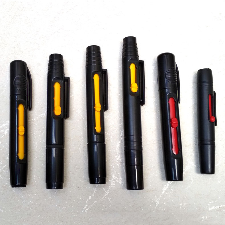 Lens pen s tekućim čistilom; materijali: plast, semiš, vuna; OEM proizvodnja, prilagođeni dizajni; kompatibilno s objektivima kamere, filtrima, zaslonima i drugim digitalnim uređajima.