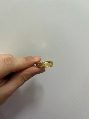 Prsten od titan čelika, lagani luksuzni stil, elektroplakiranje, dizajn teksta/slova, porijeklo Dongguan
